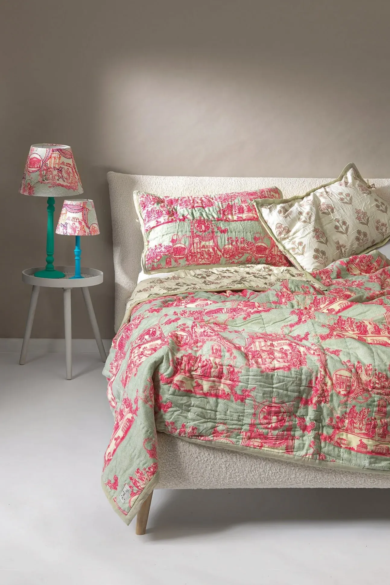 Ancient Column Pink Bedspread