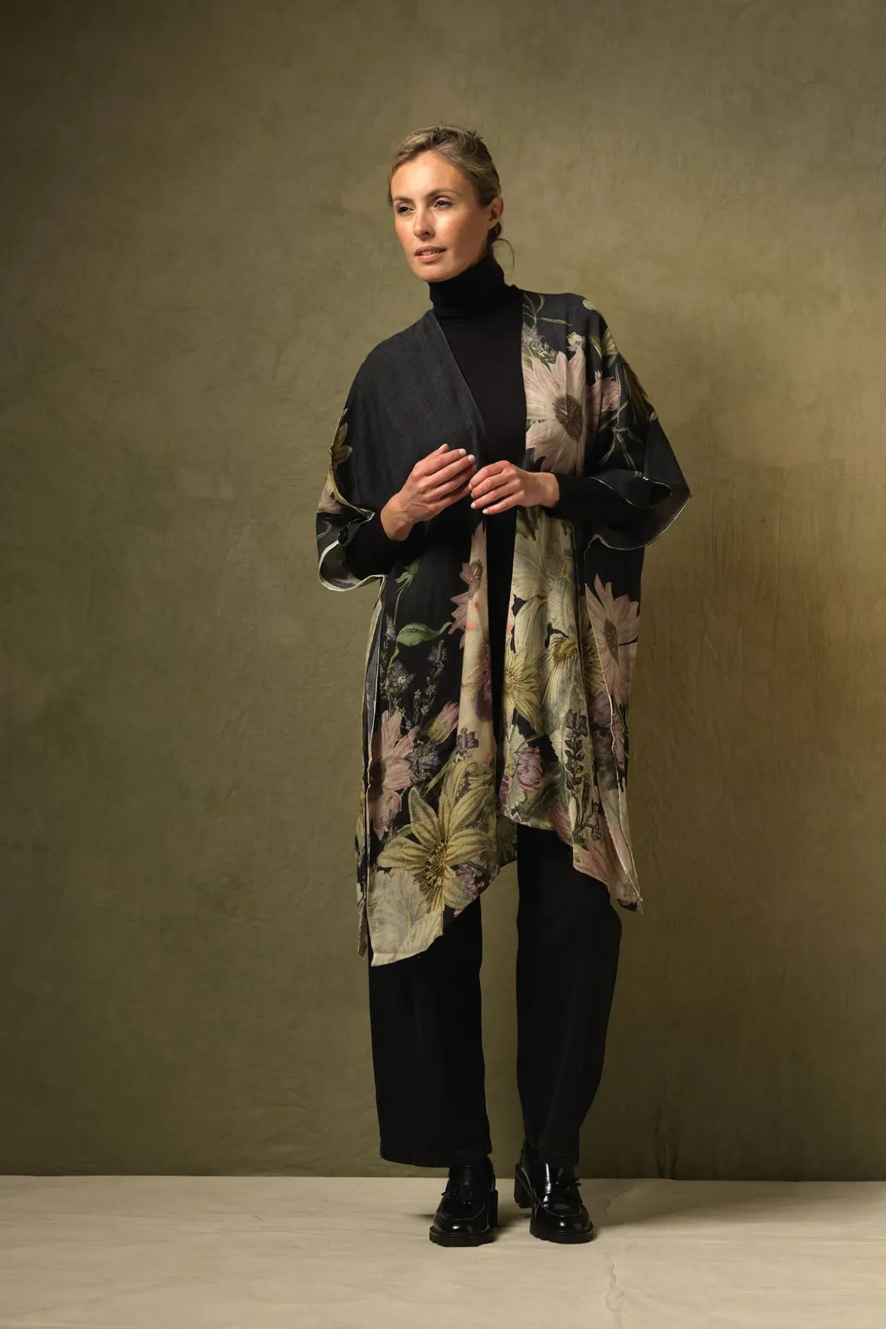 Daisy Black Wool Throwover